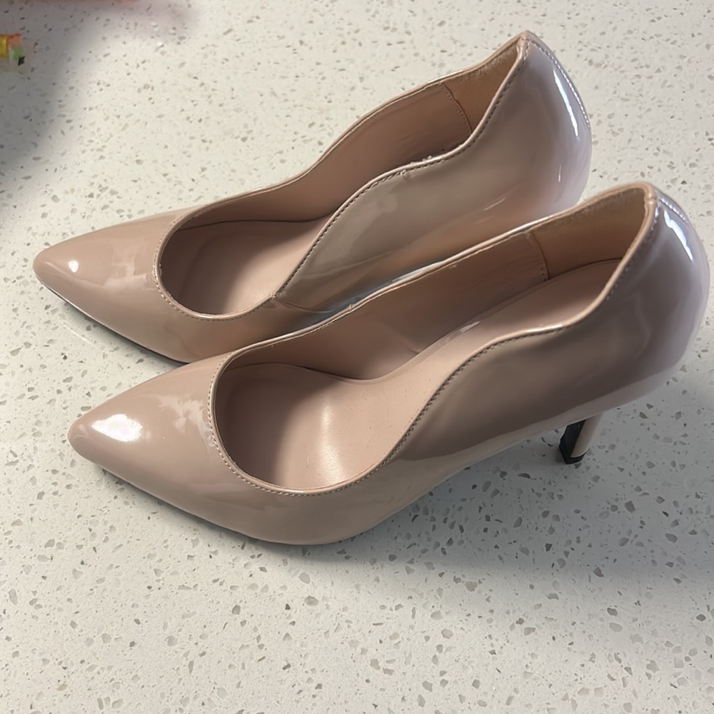 Tan heels - Picture 5 of 5